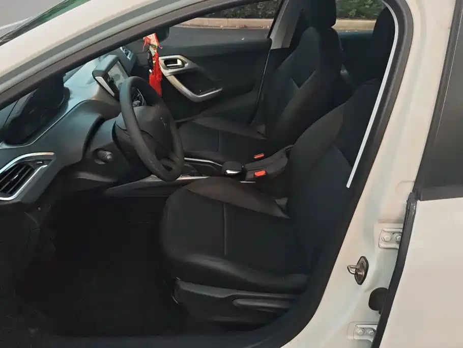 Peugeot 2008 — миниатюра 9
