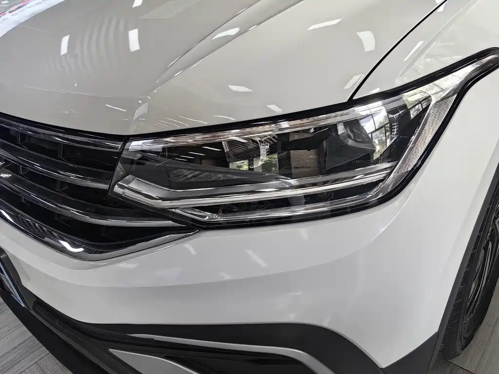 Volkswagen Tiguan L — миниатюра 17