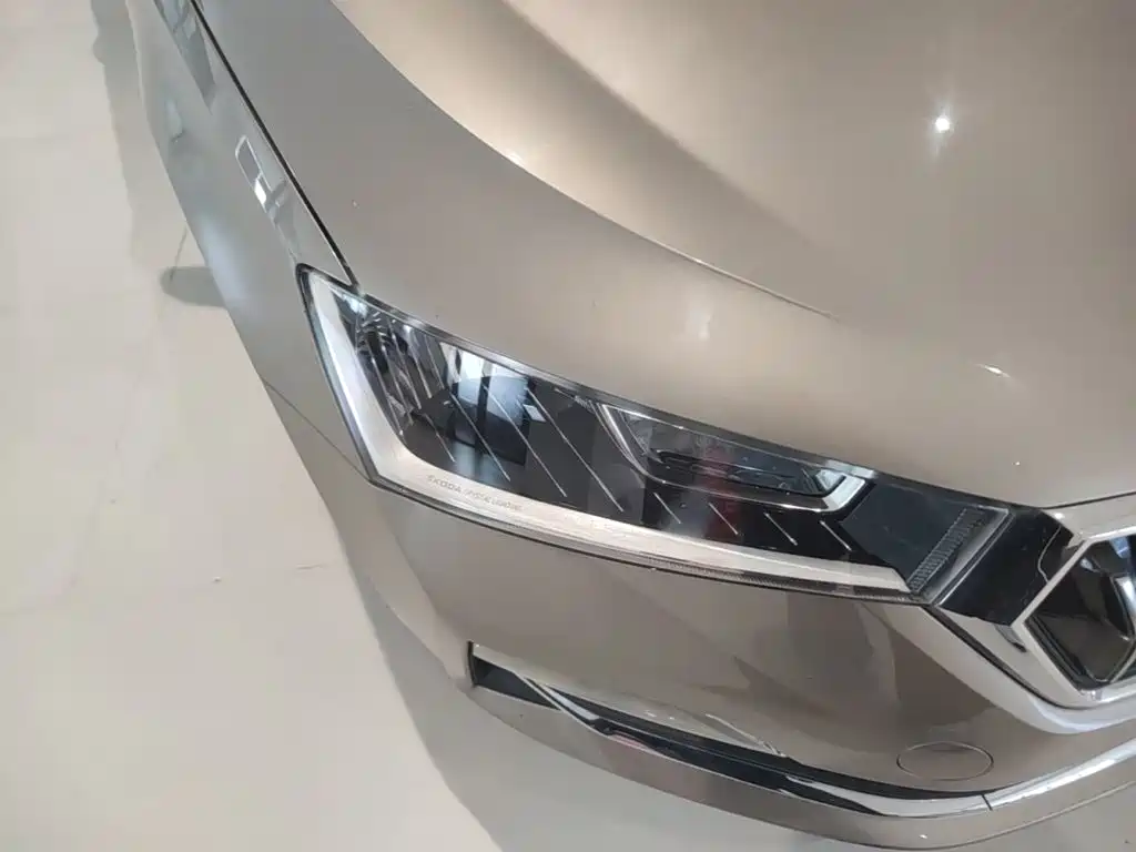 Skoda Rapid — миниатюра 11