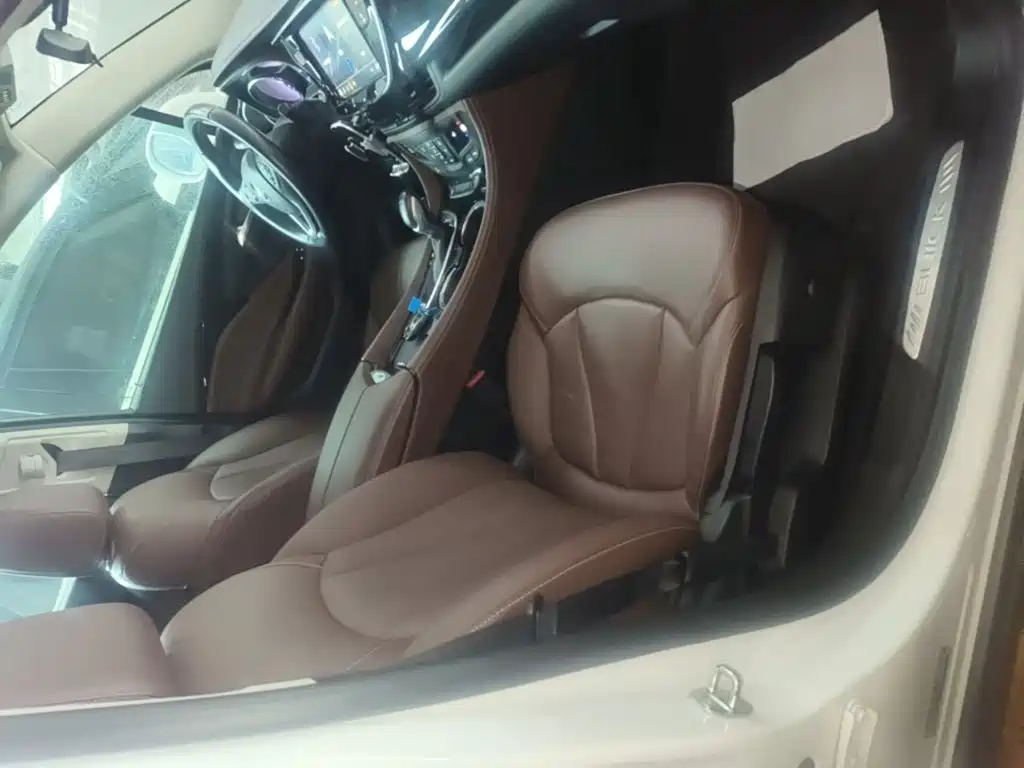 Buick Envision Plus — миниатюра 25