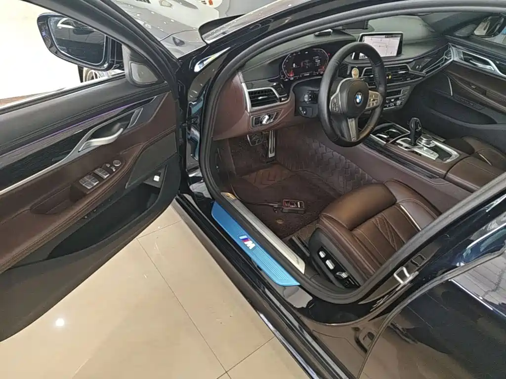 BMW 7 Series — миниатюра 16