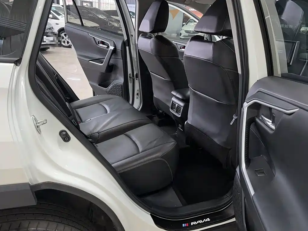 Toyota RAV4 — миниатюра 5