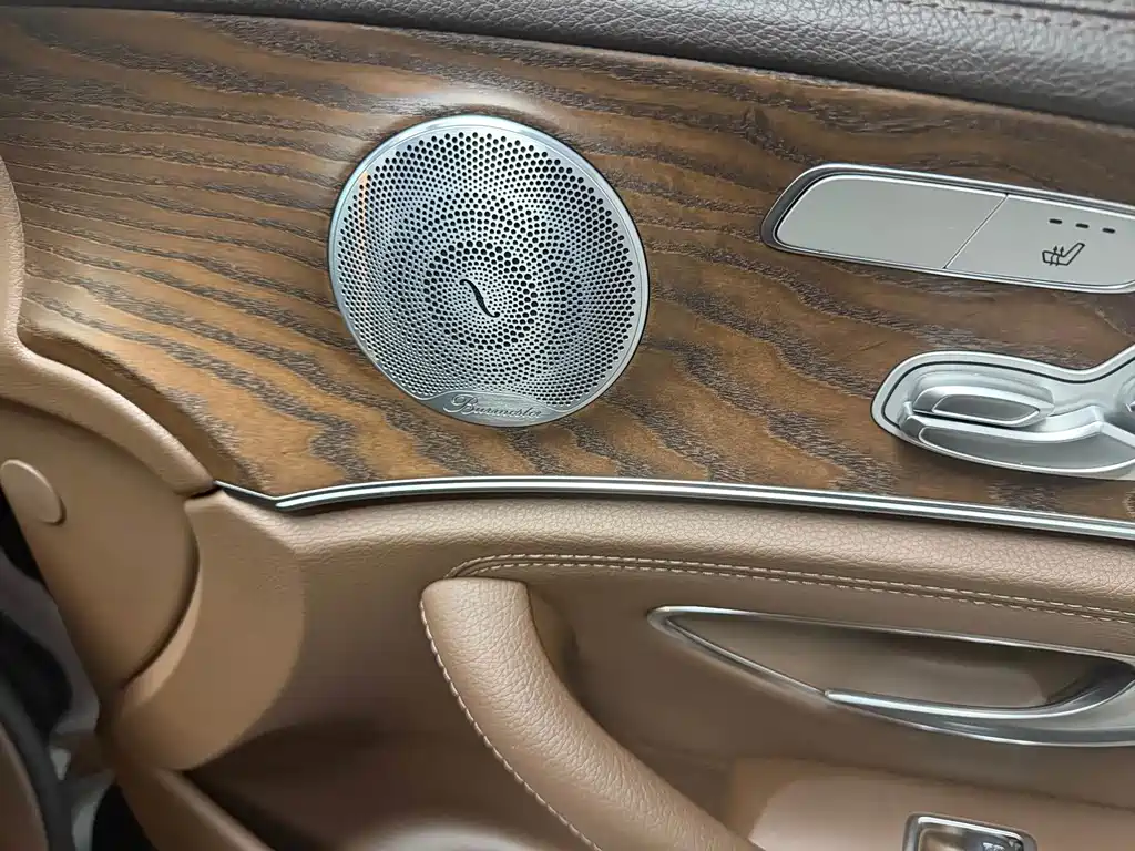 Mercedes-Benz E-Class — миниатюра 4