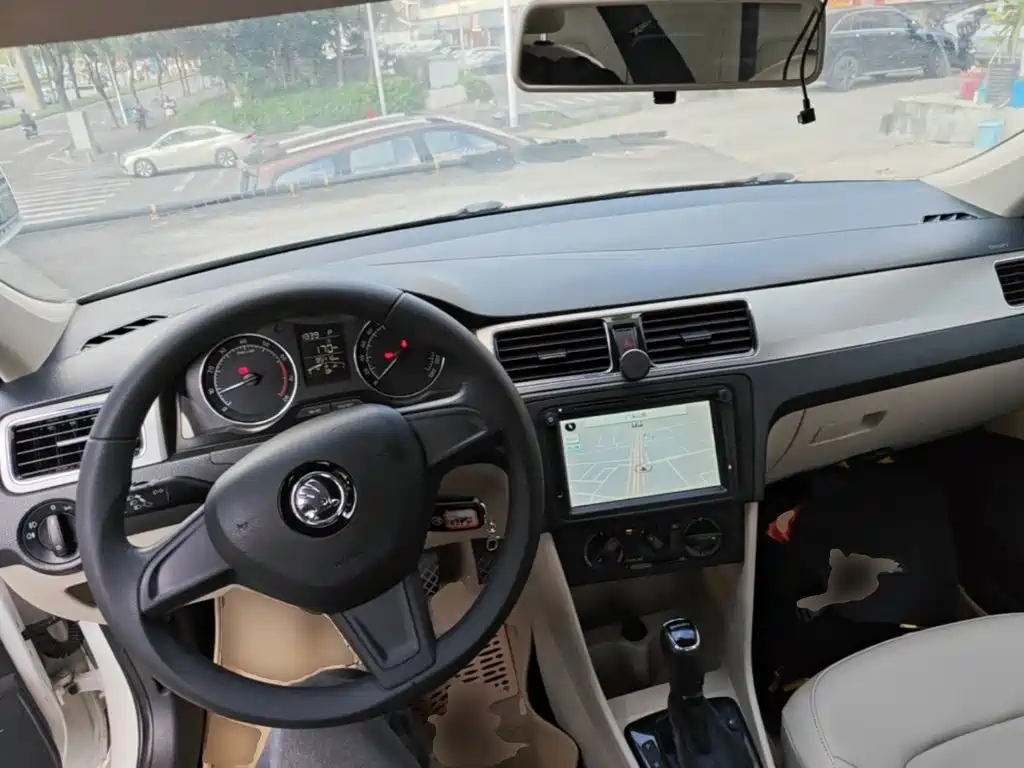 Skoda Rapid Spaceback — миниатюра 10