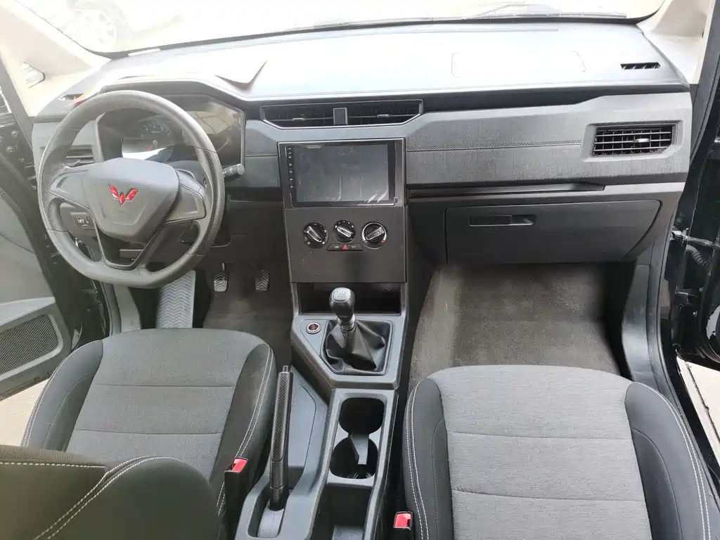 WULING WULING HONGGUANG PLUS