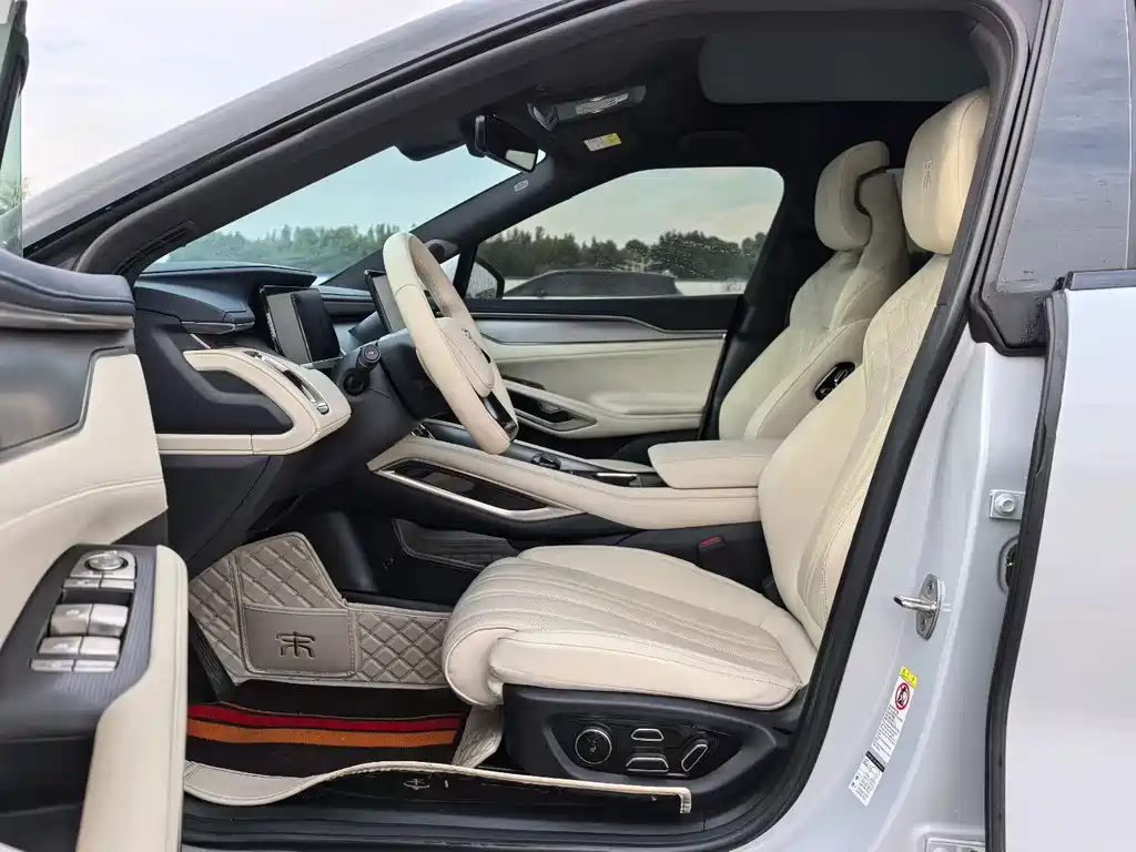 BYD L EV — миниатюра 4