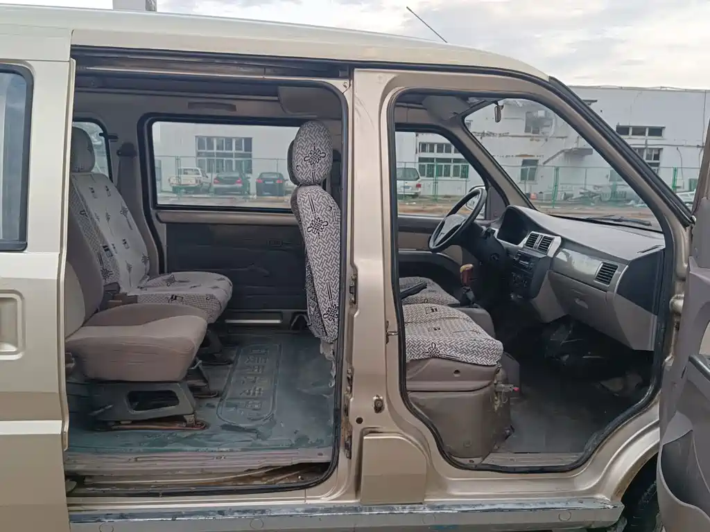 Wuling Rongguang — миниатюра 10