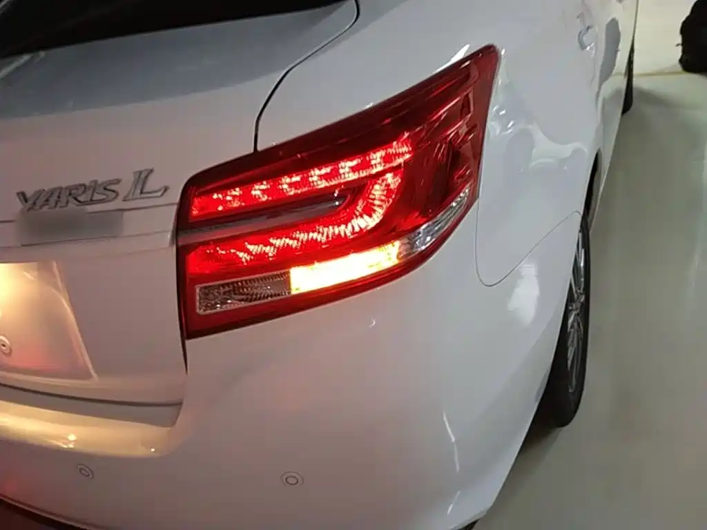 Toyota Yaris L — миниатюра 8