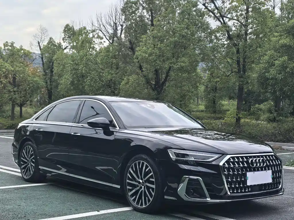 AUDI  A8