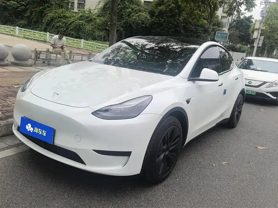 Tesla Model Y 2024