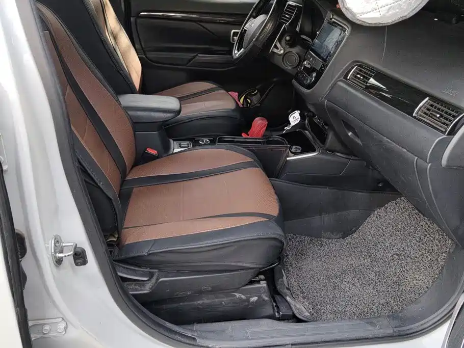 Mitsubishi Outlander — миниатюра 8