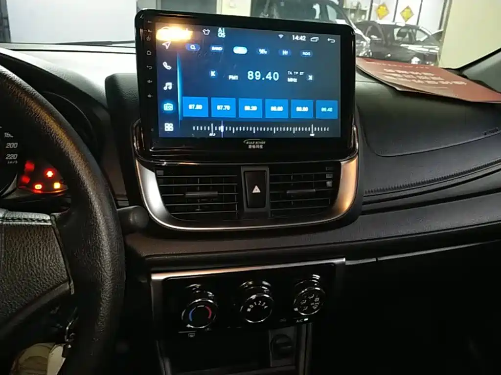 Toyota Yaris L — миниатюра 13