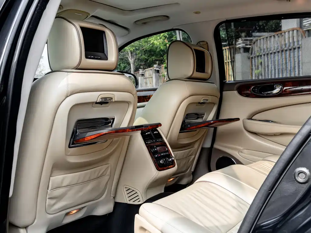 Jaguar XJ — миниатюра 15