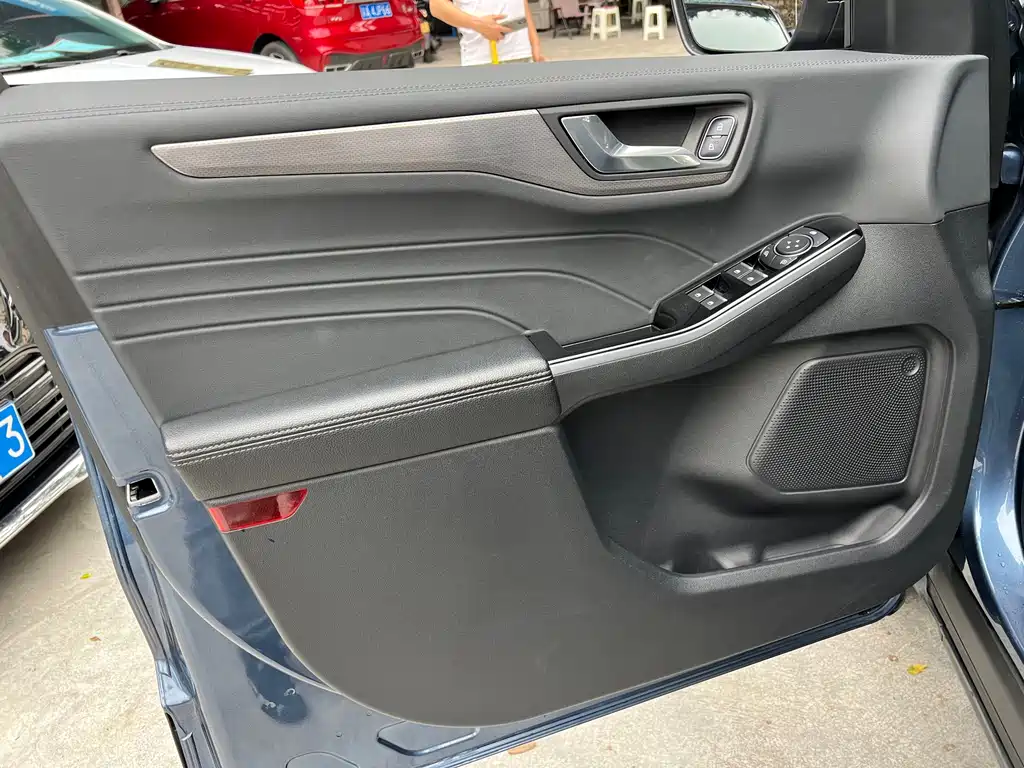 Ford Escape — миниатюра 7