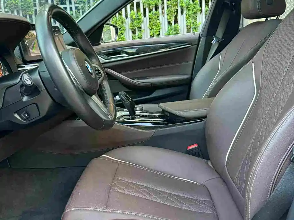 BMW 5 Series — миниатюра 9