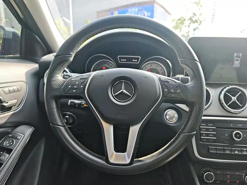 Mercedes-Benz GLA — миниатюра 8
