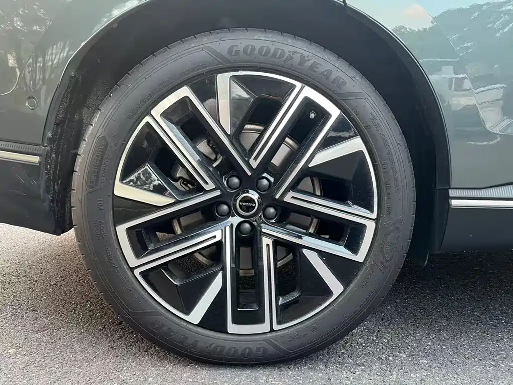 Volvo XC70 PHEV — миниатюра 11