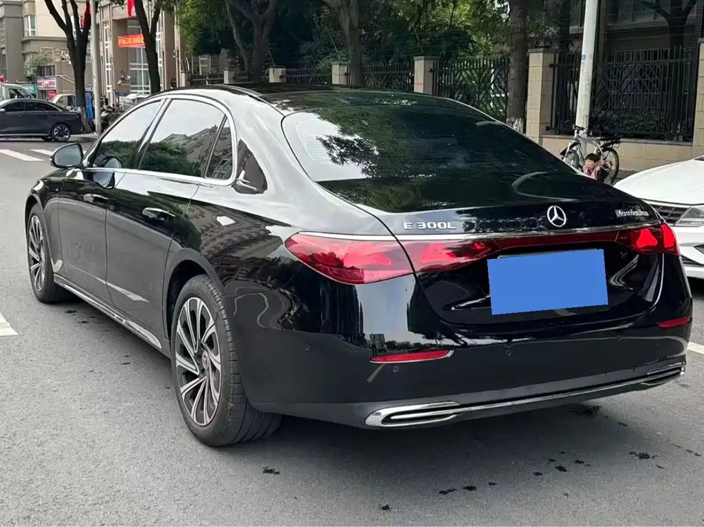Mercedes-Benz E-Class — миниатюра 4