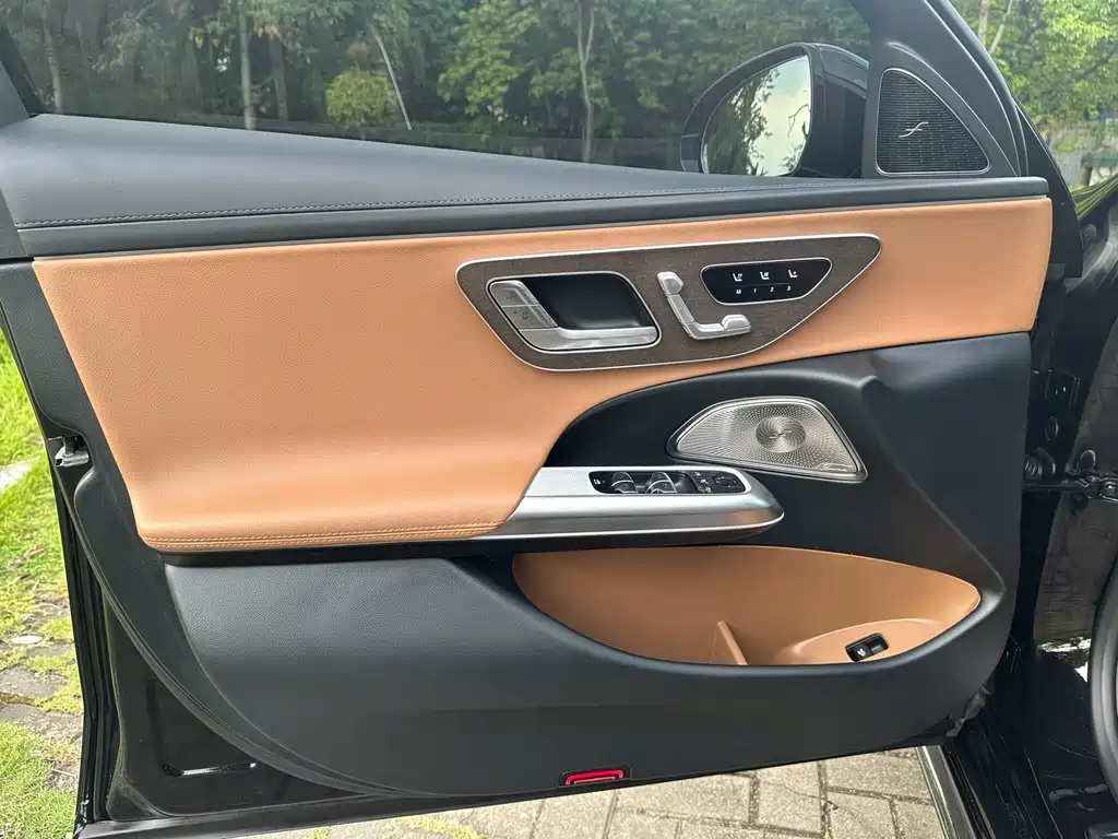 Mercedes-Benz E-Class — миниатюра 13