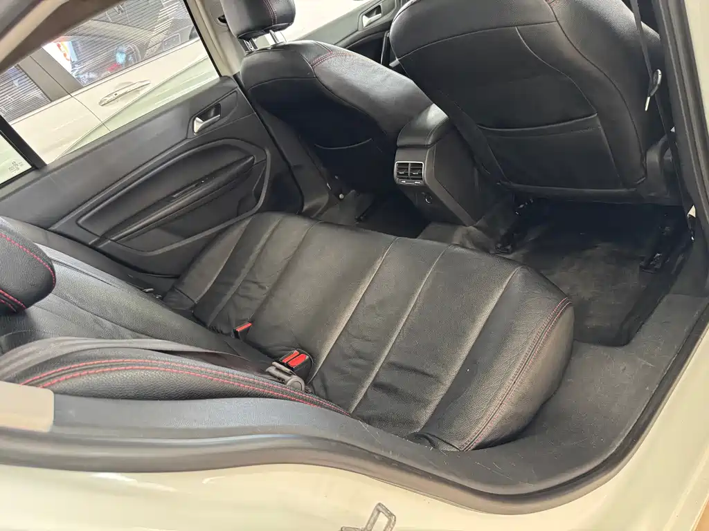 Peugeot 408 — миниатюра 5