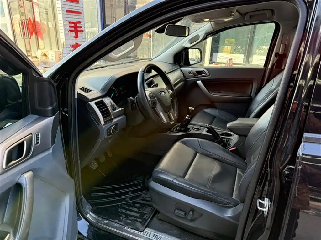 Ford Everest 2016 2.2T MT Luxury