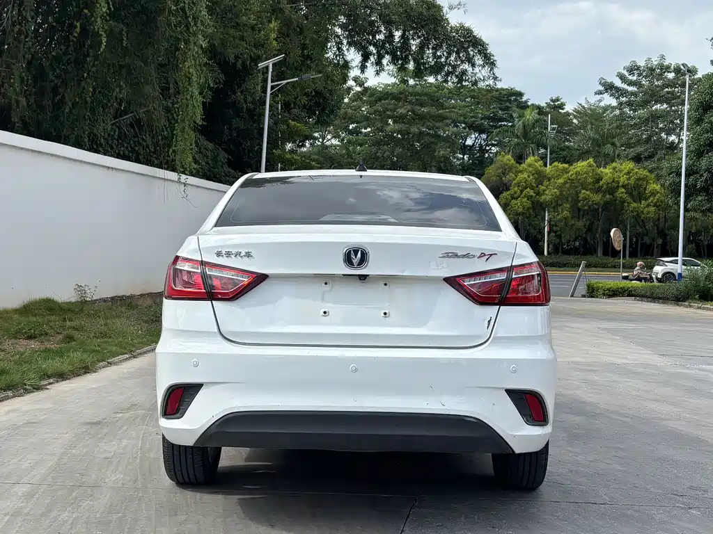 Changan Eado DT — миниатюра 5