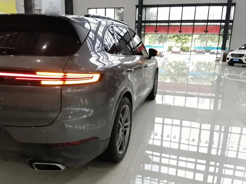 Porsche Cayenne — миниатюра 8