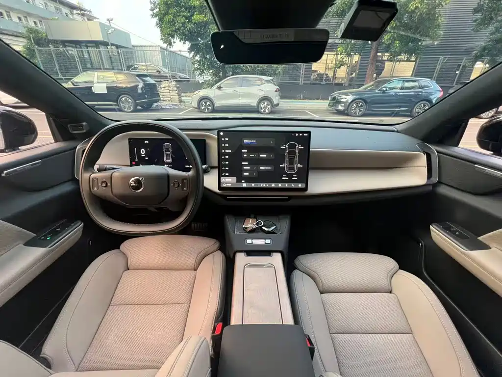 Volvo XC70 PHEV — миниатюра 7