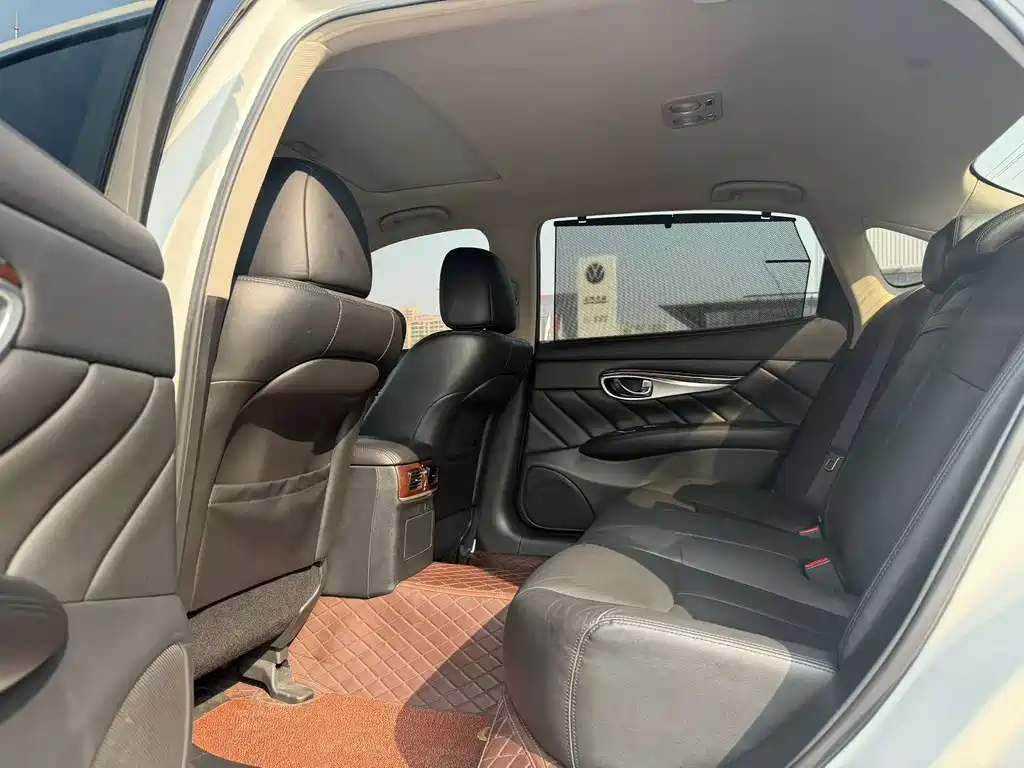 Infiniti Q70 — миниатюра 5
