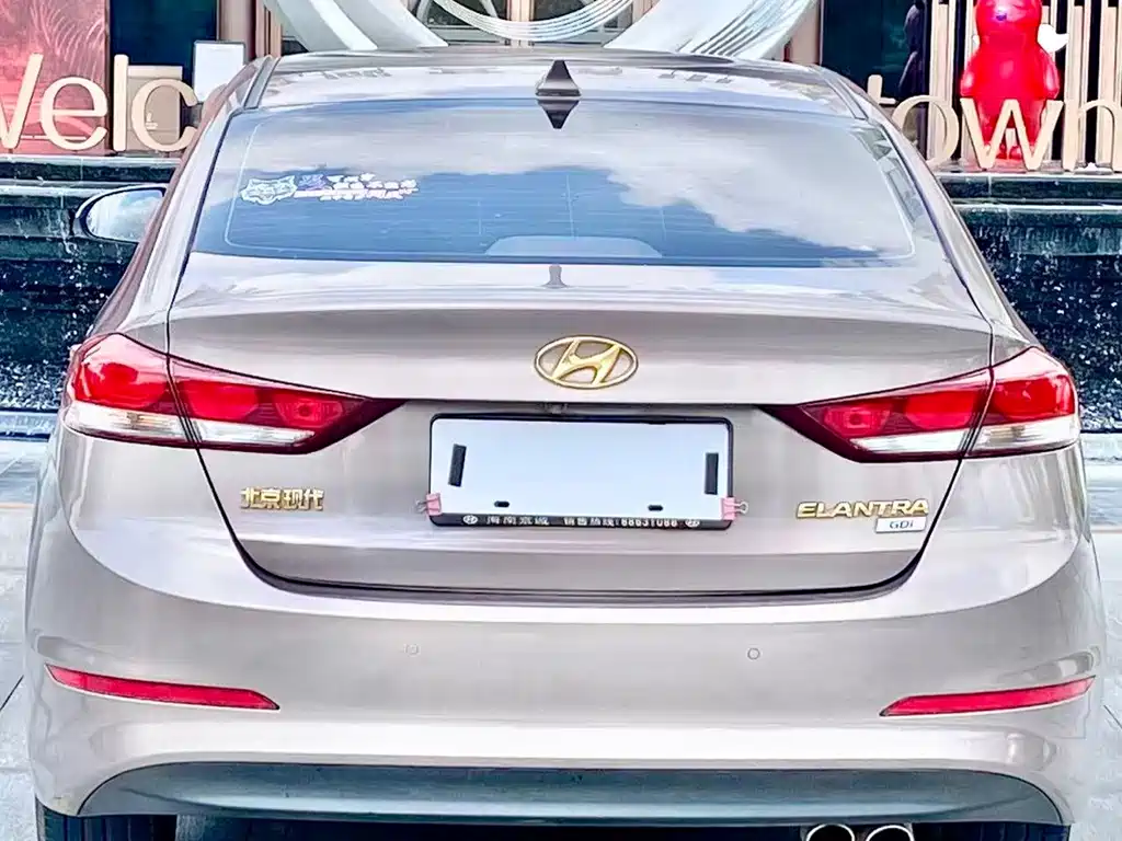 Hyundai Elantra — миниатюра 8