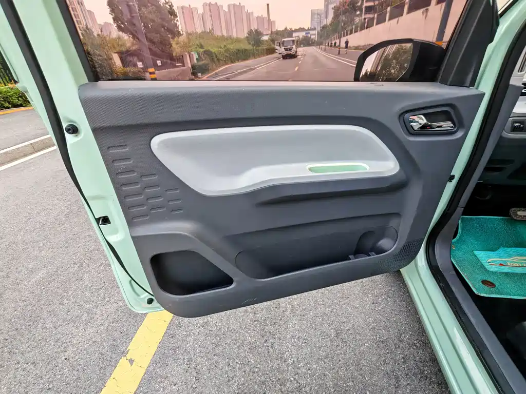Wuling MINIEV — миниатюра 10