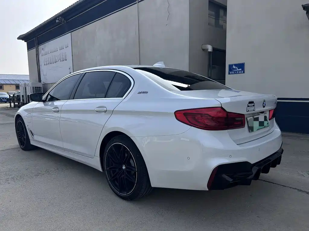 BMW 5 Series New Energy — миниатюра 6