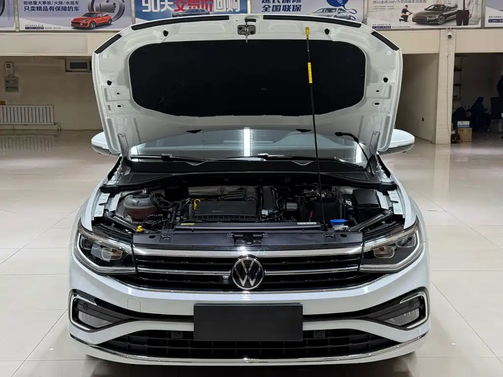 VOLKSWAGEN BORA