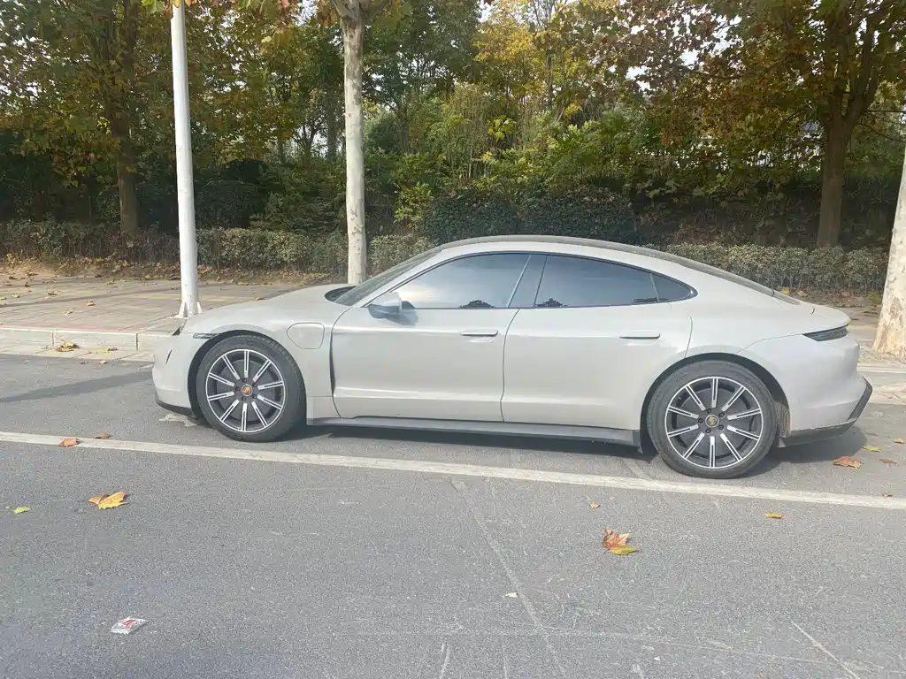 Porsche Taycan — миниатюра 2