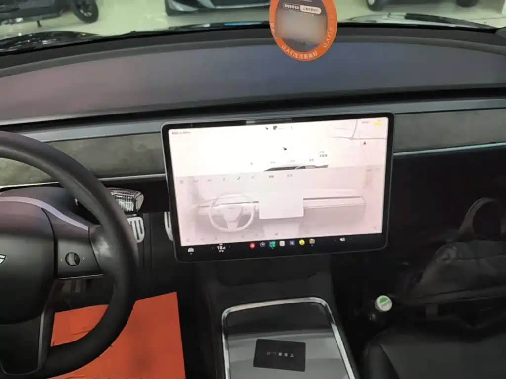 Tesla Model 3 — миниатюра 10