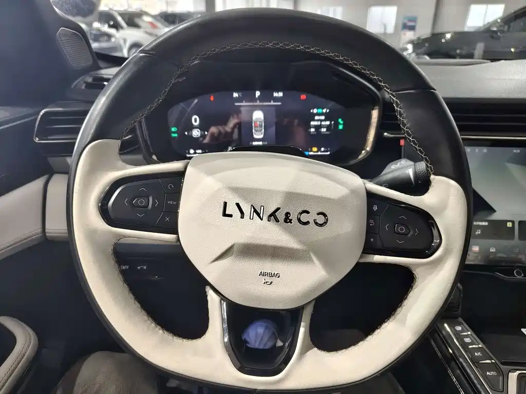 Lynk & Co 01 EM-P — миниатюра 20