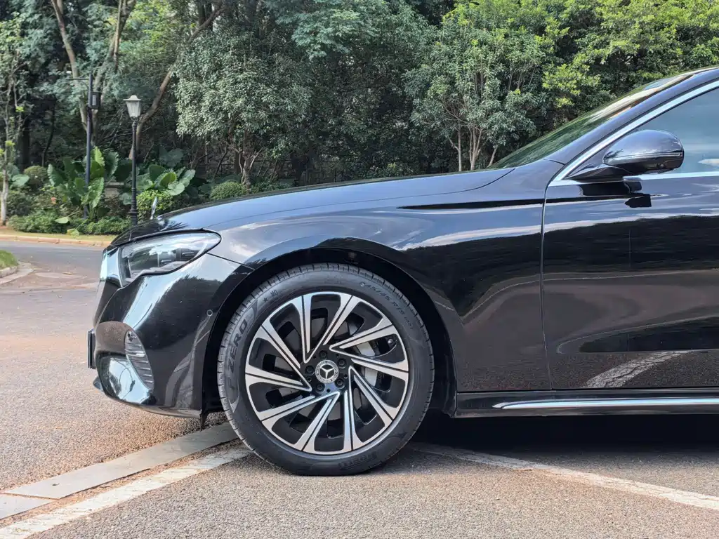 Mercedes-Benz E-Class — миниатюра 14