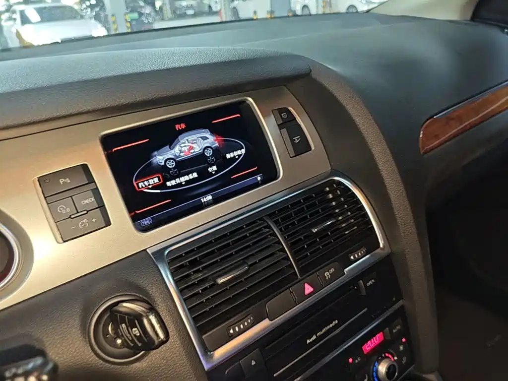 Audi Q7 — миниатюра 13