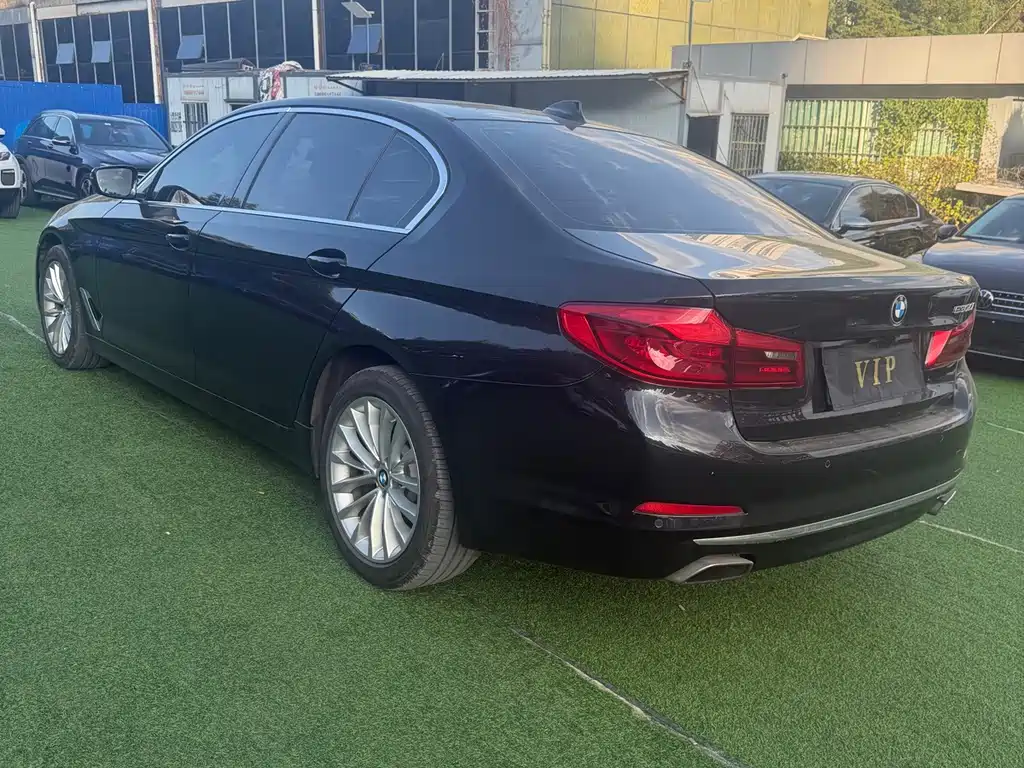 BMW 5 Series — миниатюра 7