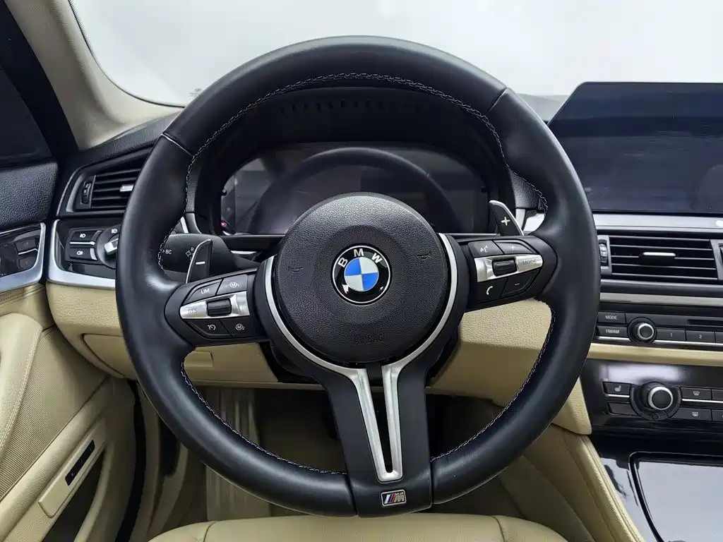 BMW 5 Series — миниатюра 11