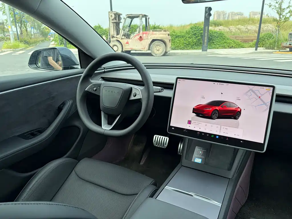Tesla Model 3 — миниатюра 8