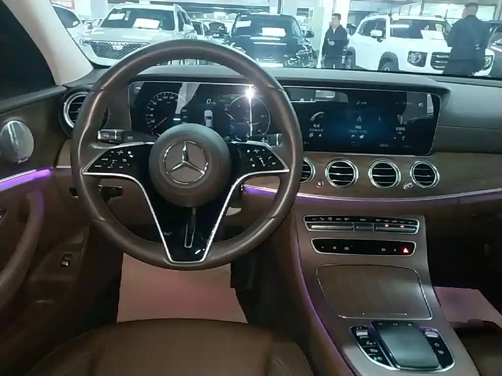 Mercedes-Benz E-Class — миниатюра 3