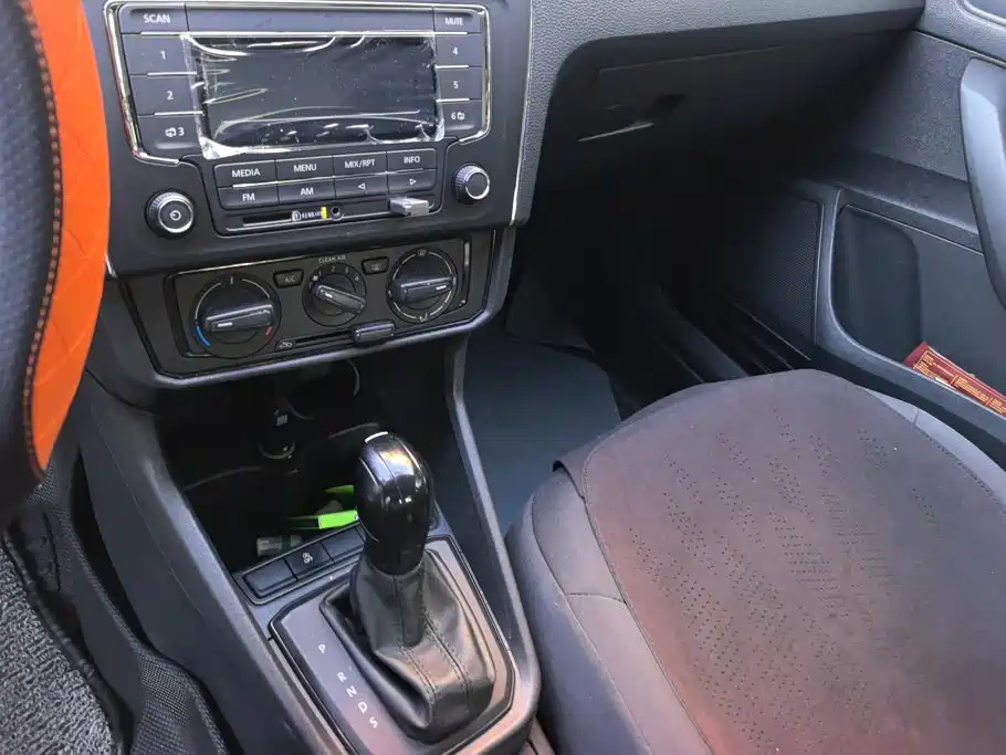 Volkswagen Santana — миниатюра 16