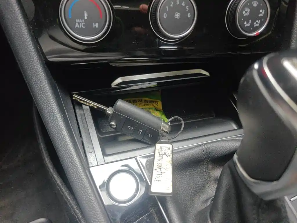 Volkswagen Sagitar — миниатюра 12