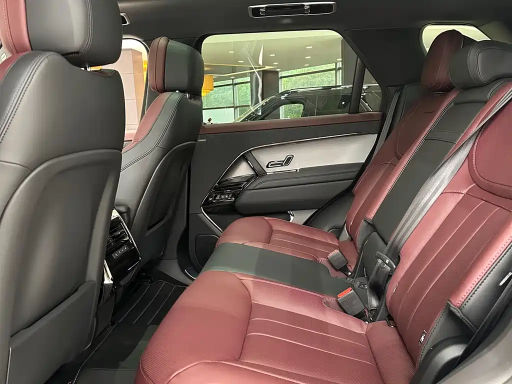Land Rover Range Rover Sport 2026 400PS Dynamic SE
