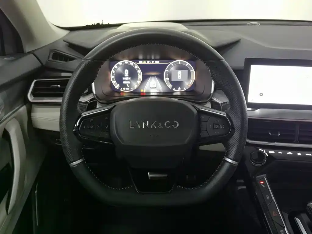 Lynk & Co 06 — миниатюра 11