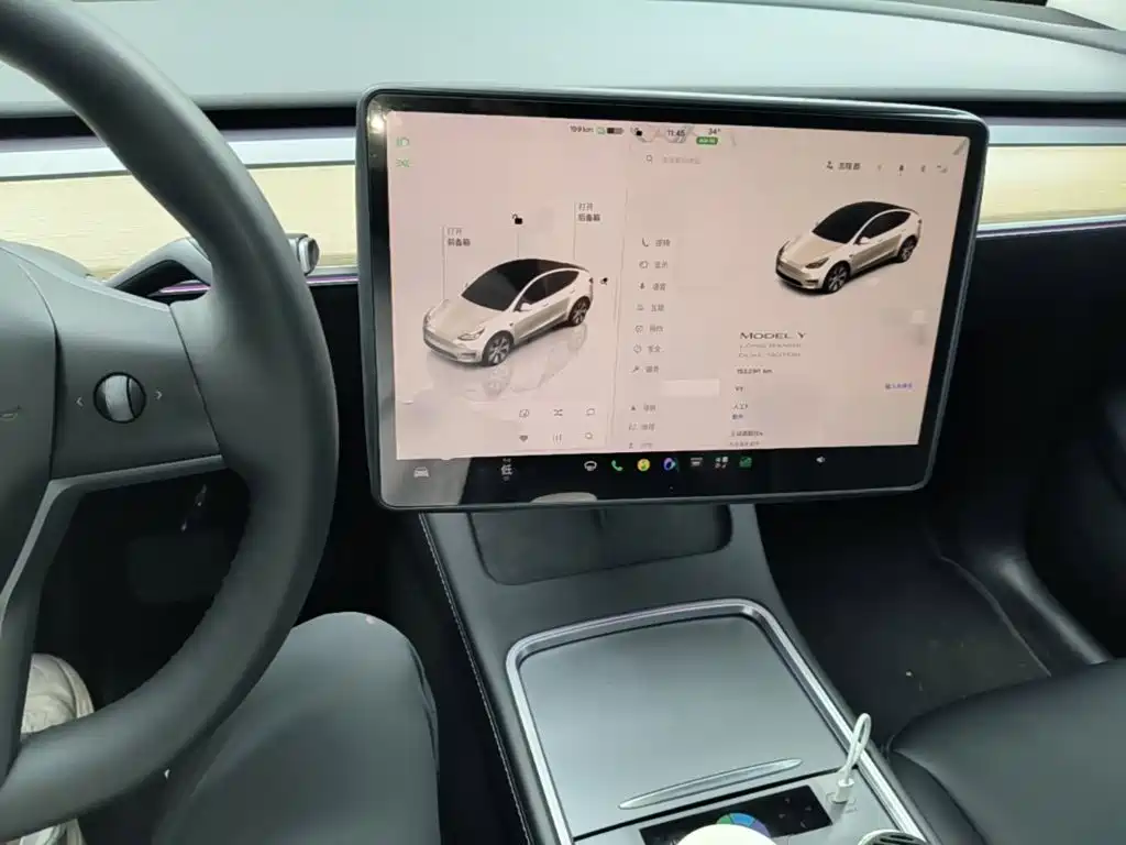 Tesla Model Y — миниатюра 10