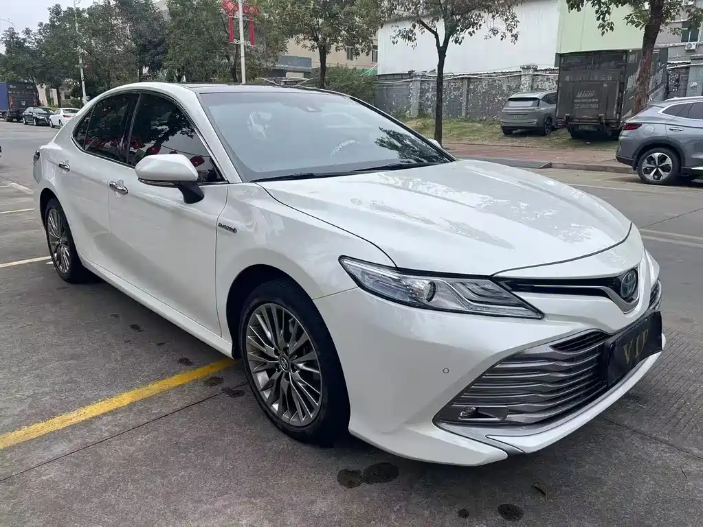 TOYOTA CAMRY