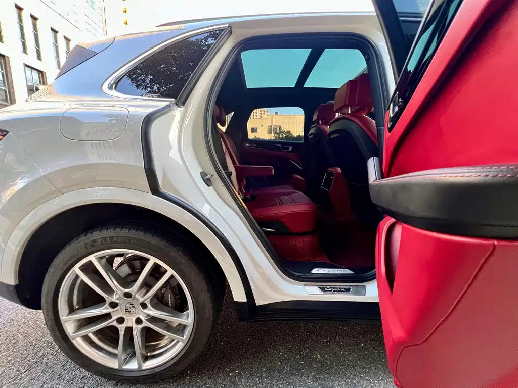 Porsche Cayenne — миниатюра 27