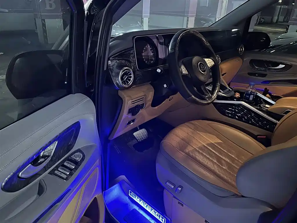 Mercedes-Benz Vito 2023 2.0T Elite 7 мест